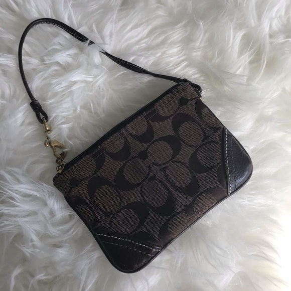 Coach Handbags - Coach wristlet